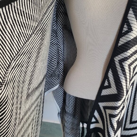 Chico’s Flowy Fringe Poncho Wrap Sweater – White & Black, One Size - Picture 9 of 16